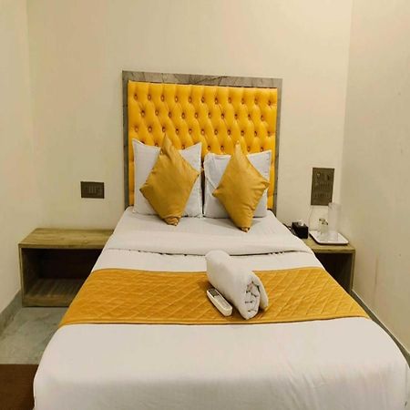 Hotel Pride Suites - Kurla West Мумбай Екстериор снимка