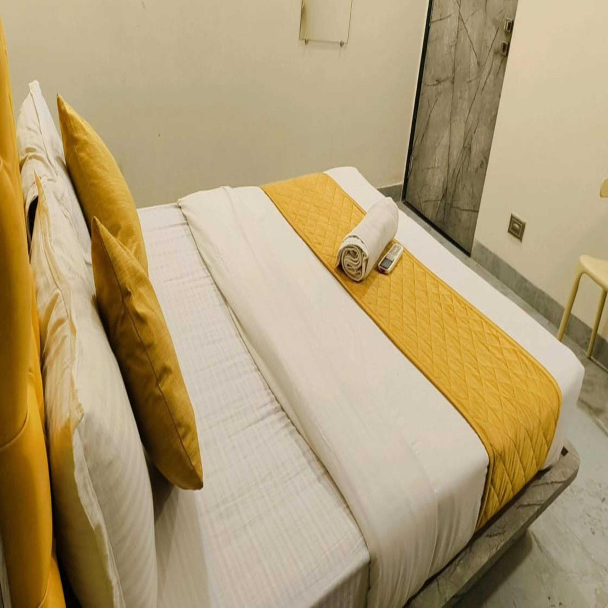 Hotel Pride Suites - Kurla West Мумбай Екстериор снимка