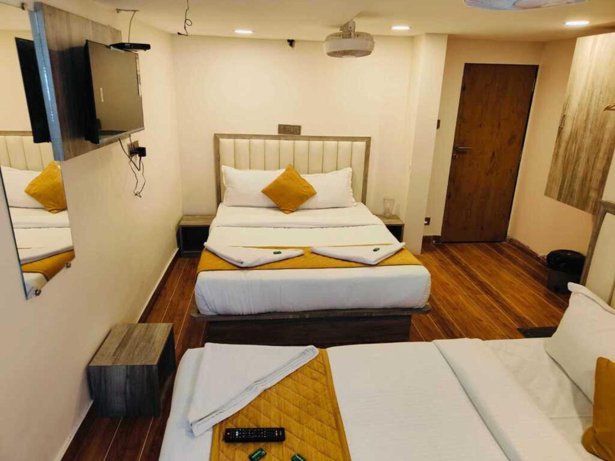 Hotel Pride Suites - Kurla West Мумбай Екстериор снимка
