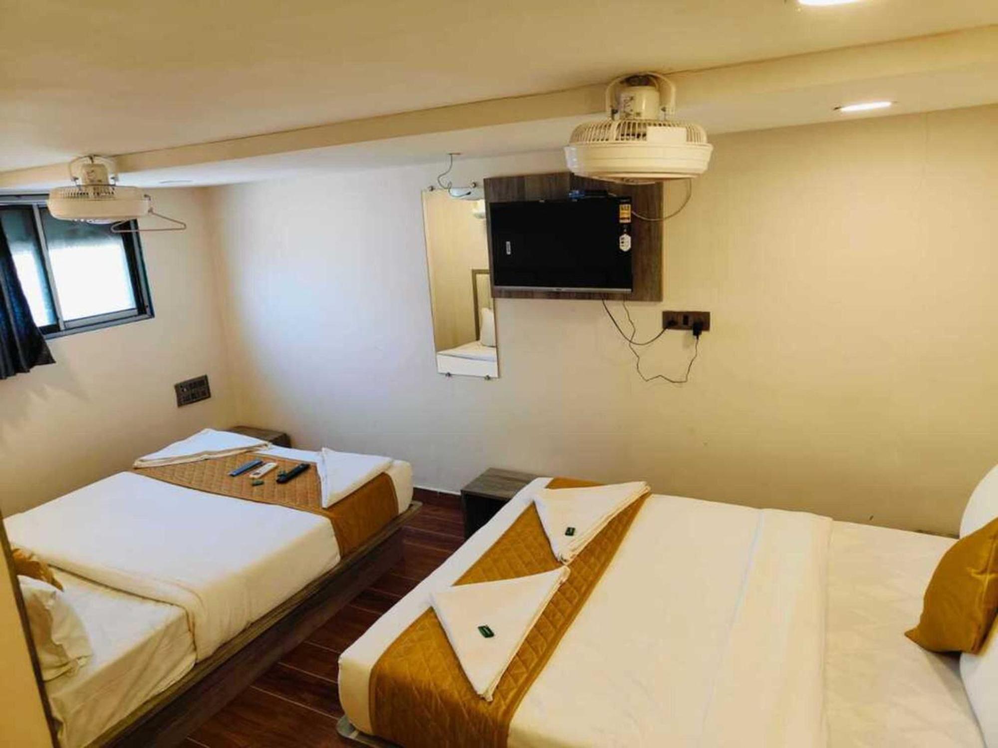 Hotel Pride Suites - Kurla West Мумбай Екстериор снимка