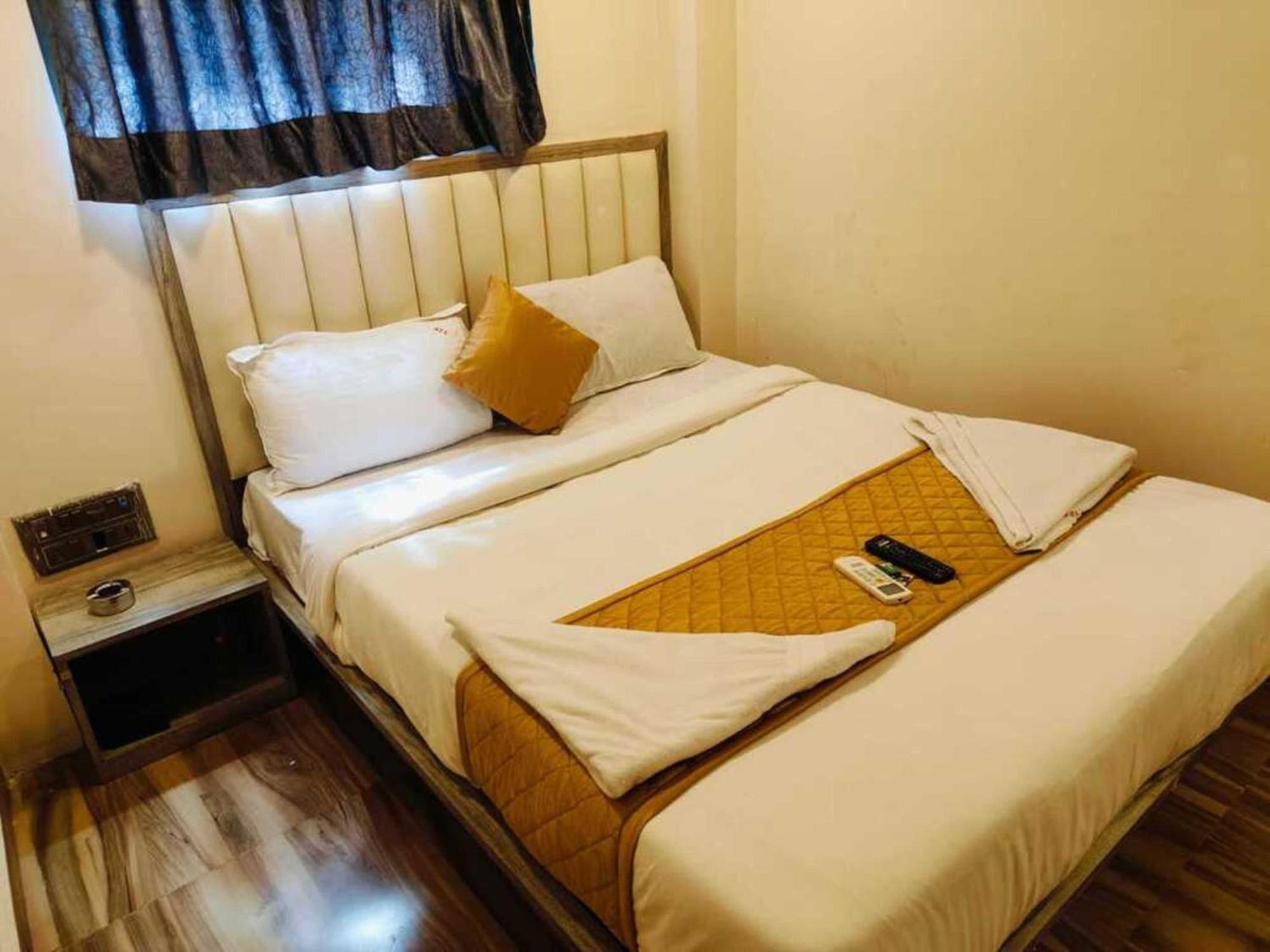 Hotel Pride Suites - Kurla West Мумбай Екстериор снимка